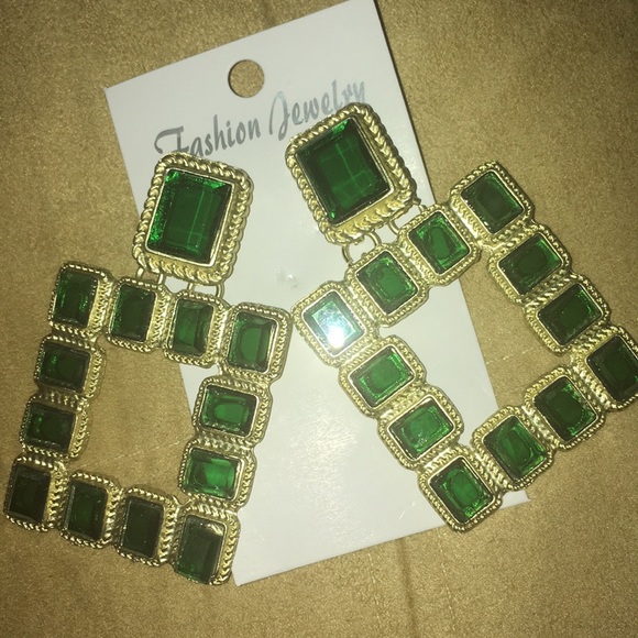 Green Square Earrings. - Picture 1 of 2